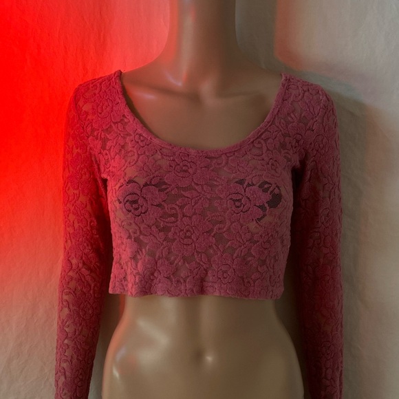 MOSSIMO Mesh Flower Top - Picture 3 of 5